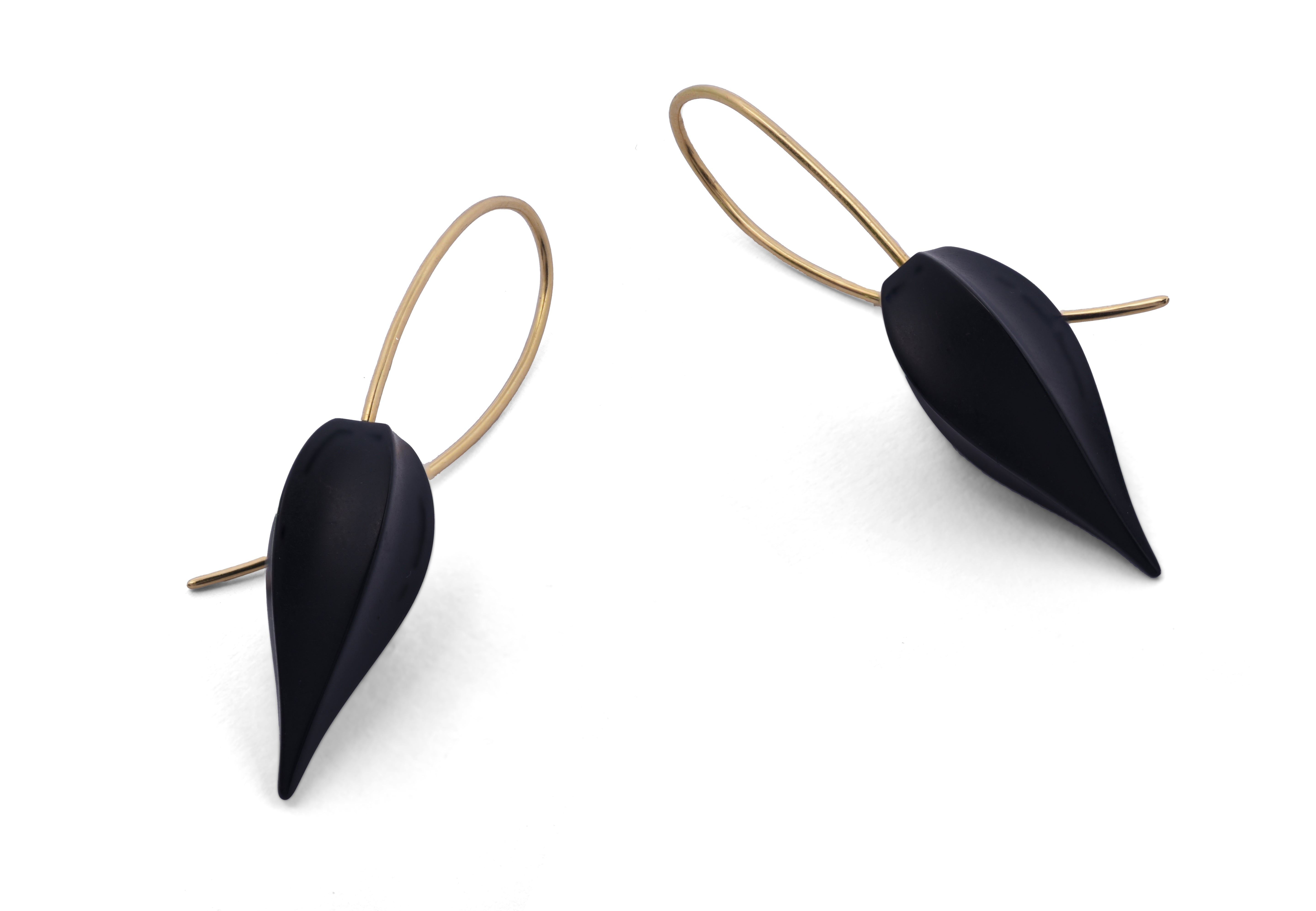 18ct Yellow Gold Carved Onyx Drop Earrings