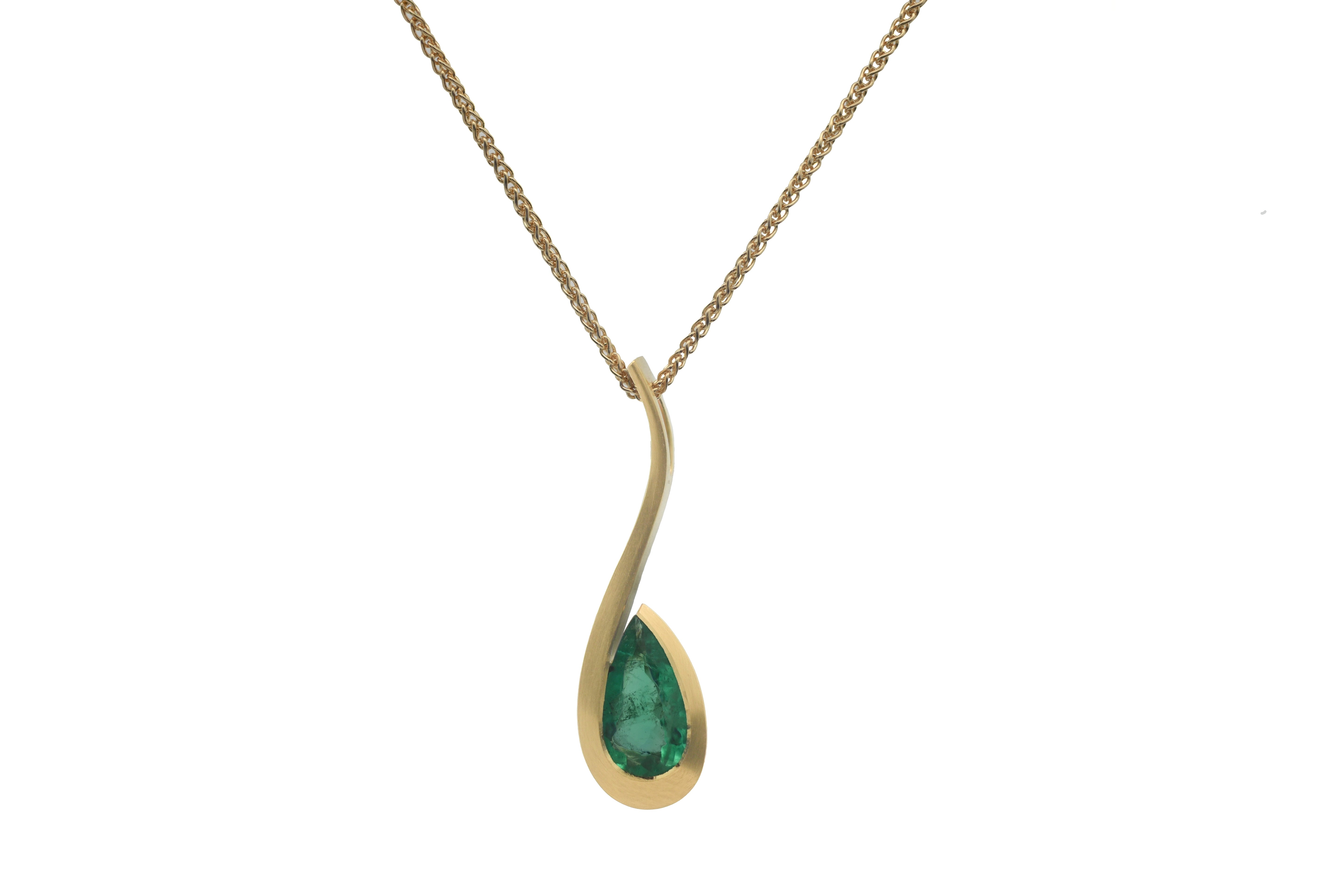 18ct Yellow Gold Pear-Shaped Emerald Twist Pendant Necklace