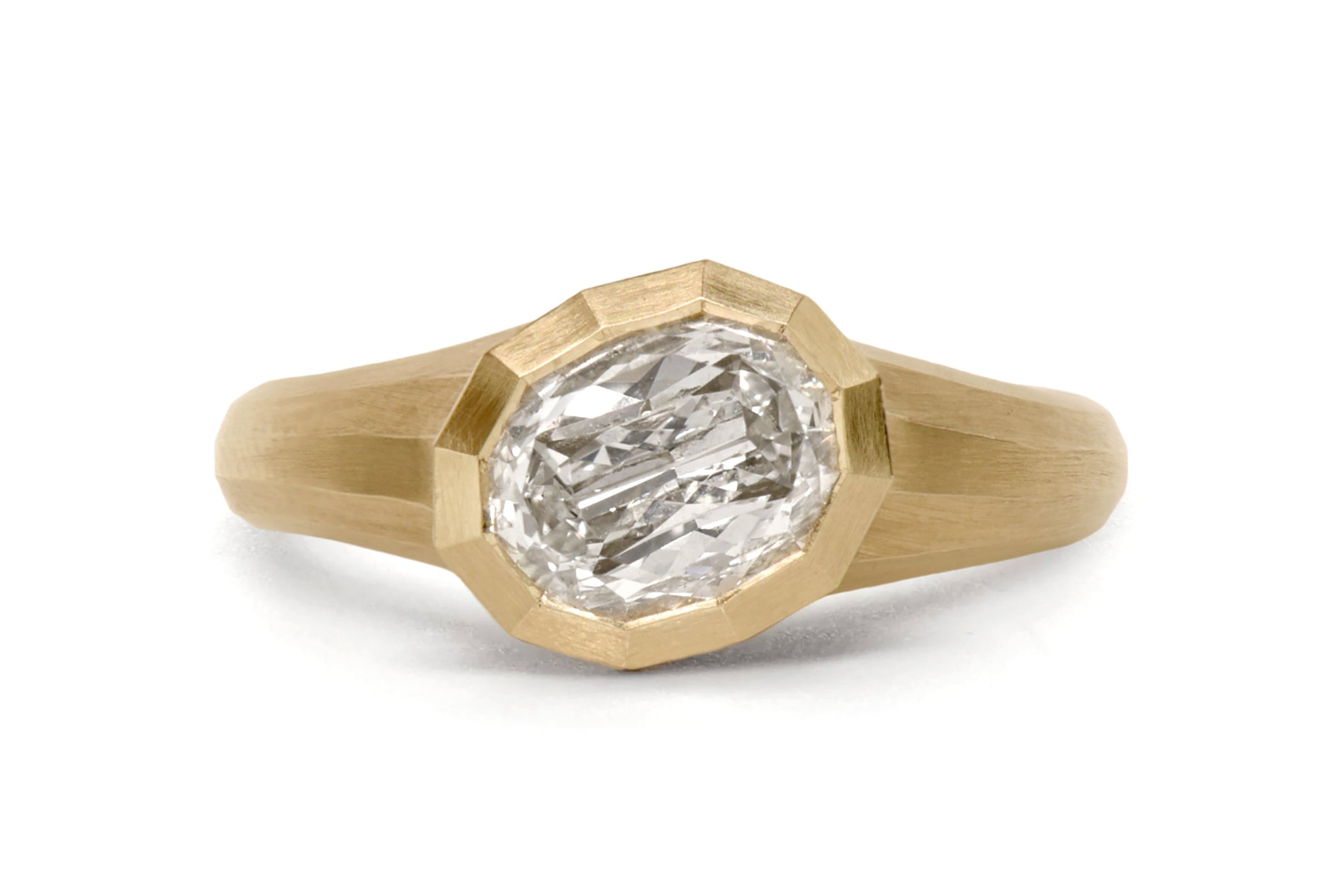 18ct Yellow Gold Oval Diamond Faceted Arris Ring