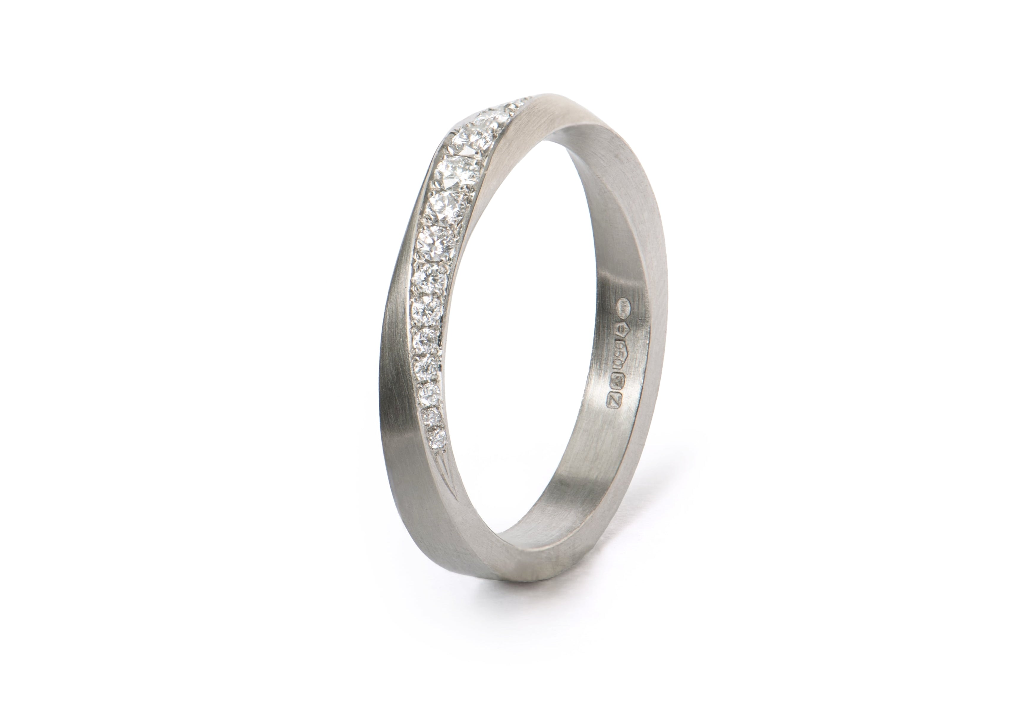 Cognac Diamond Set Top Twist Mobius Band