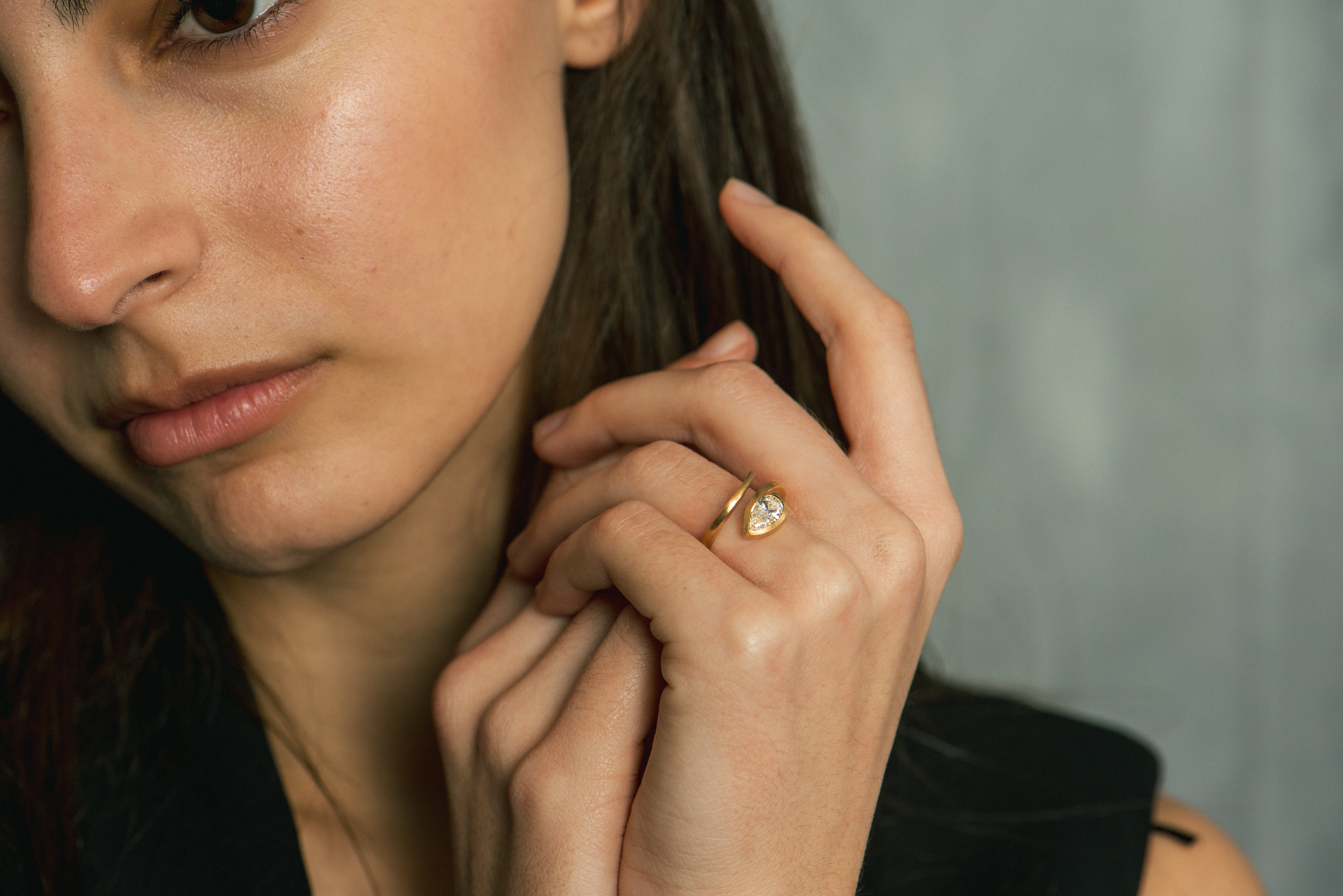 18ct Rose Gold Pear-Shaped White Diamond Twist Ring