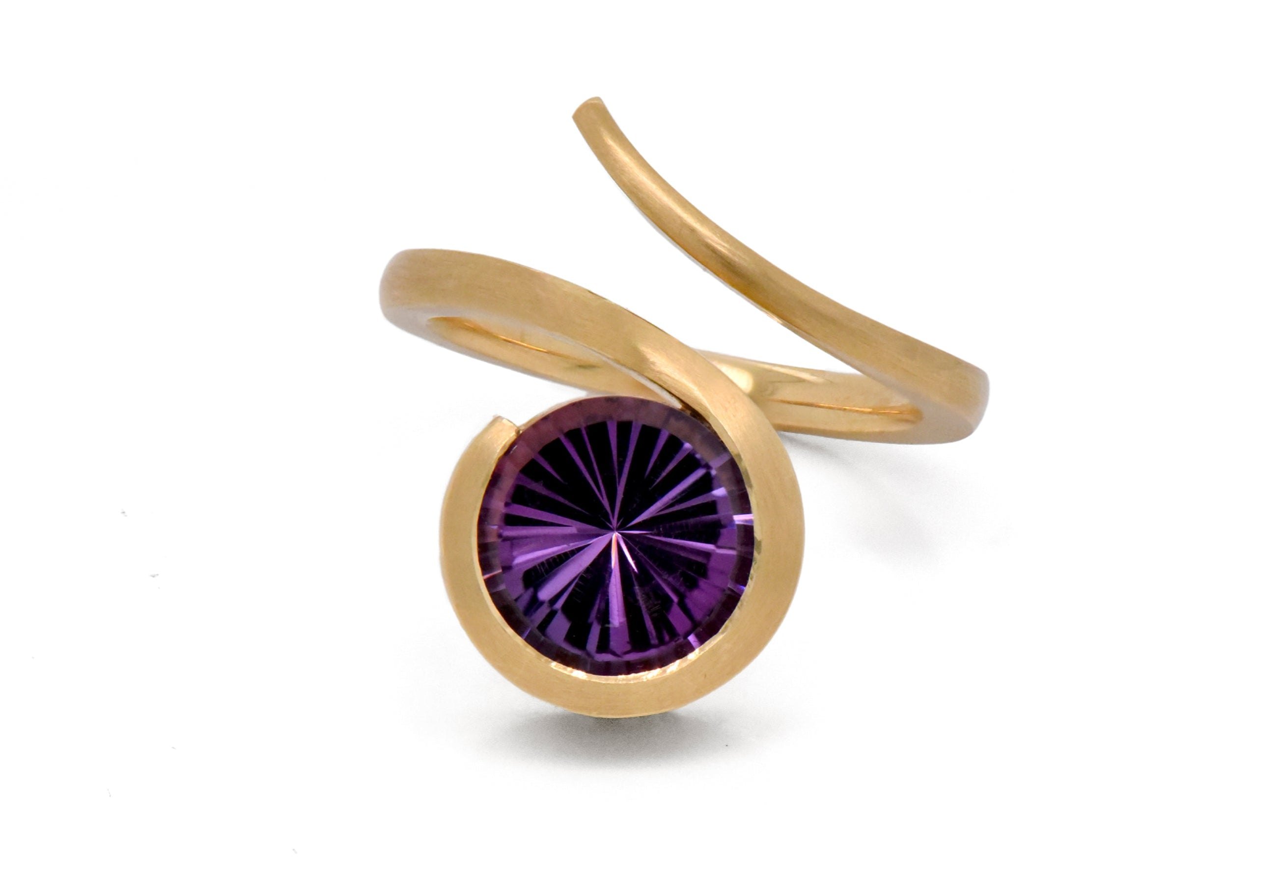 18ct Yellow Gold Amethyst Twist Ring