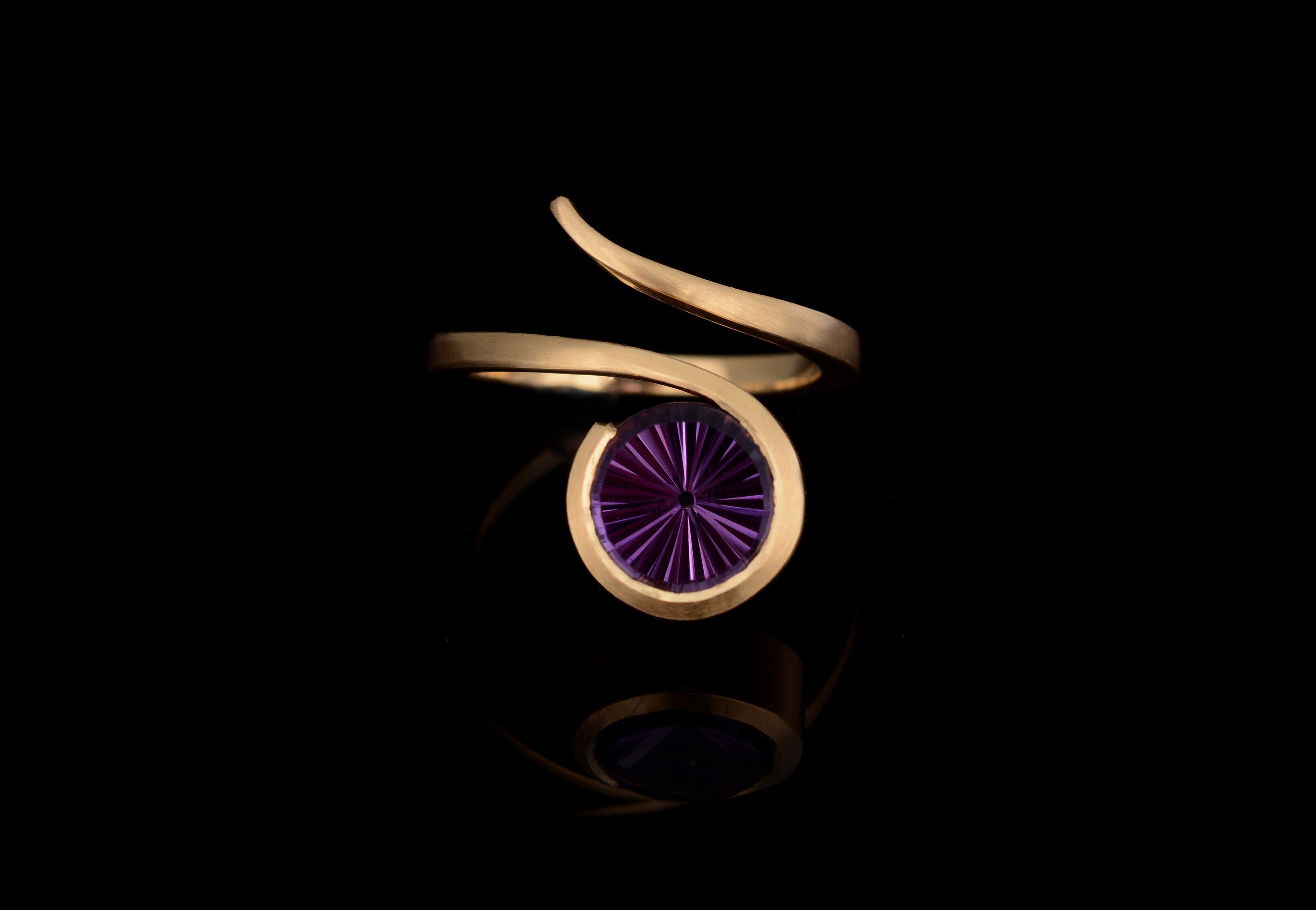 18ct Yellow Gold Amethyst Twist Ring-McCaul