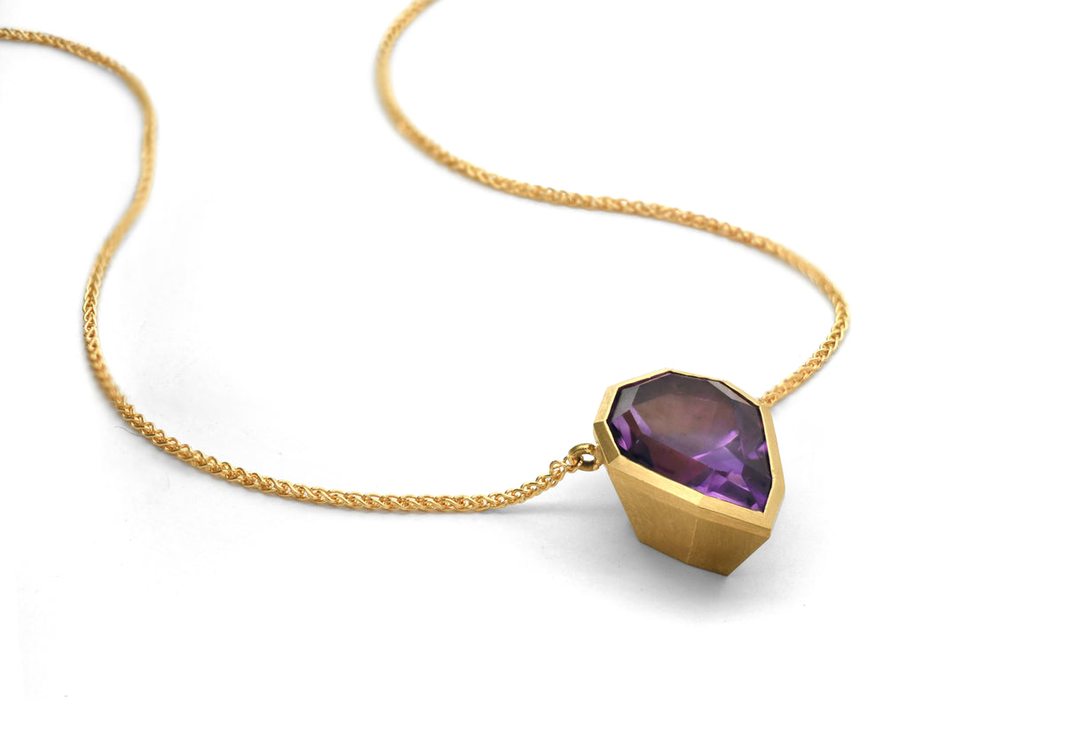 18ct-yellow-gold-amethyst-pendant-4