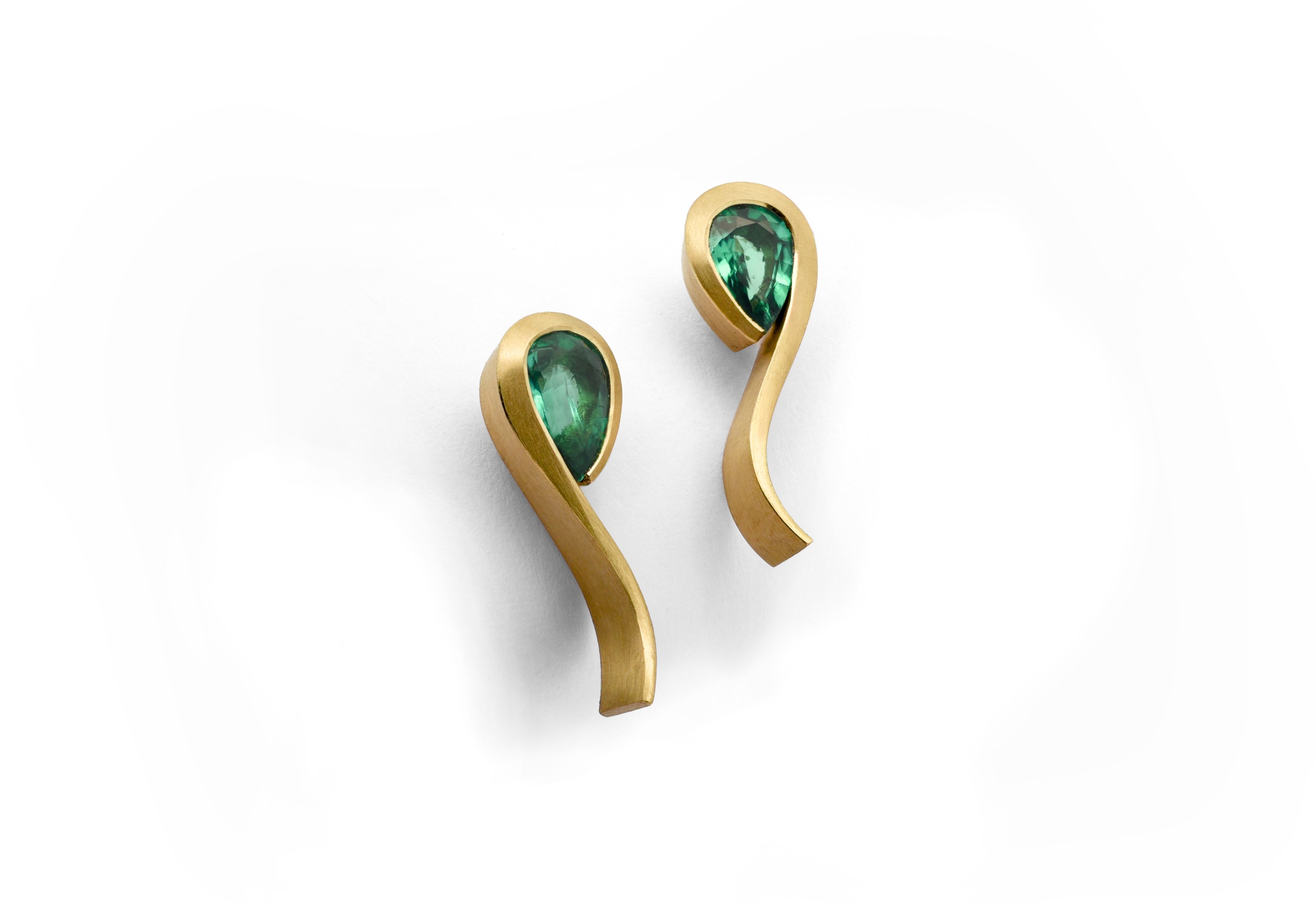 18ct Yellow Gold Emerald Twist Stud Earrings