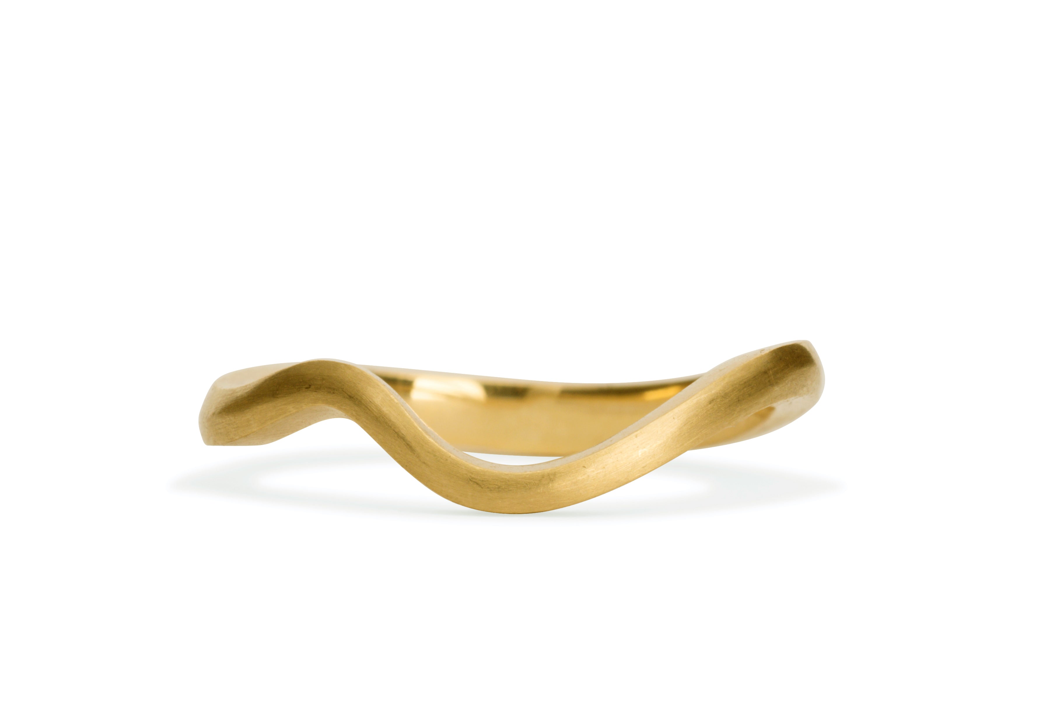 Soft Curve Smooth Fitted Wave Wedding Band